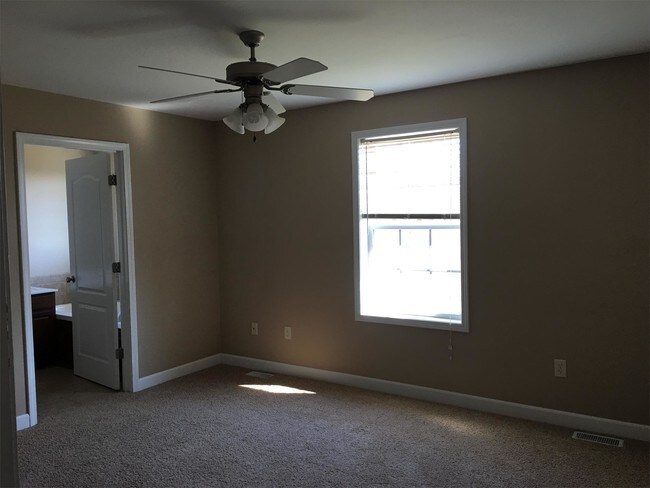 Building Photo - 123 Mesa Dr