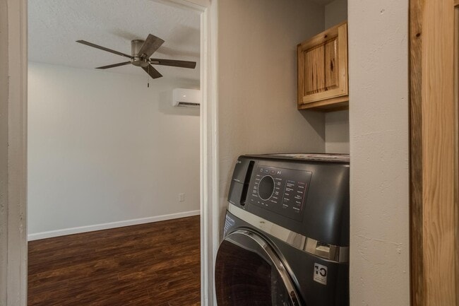 Building Photo - 501 El Paraiso Rd NW