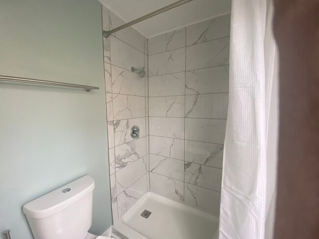 Building Photo - 404 St James St