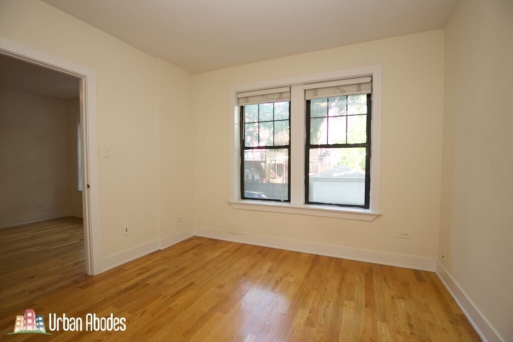Building Photo - 1448 W Byron St
