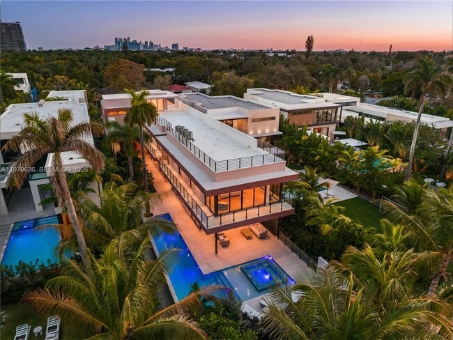 Building Photo - 723 NE 77th St