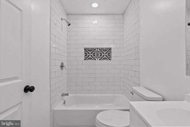 Building Photo - 5222 Kershaw St