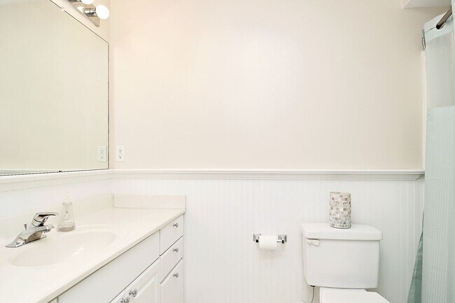 Building Photo - Pet-Friendly N. Albemarle Home With Fenced...
