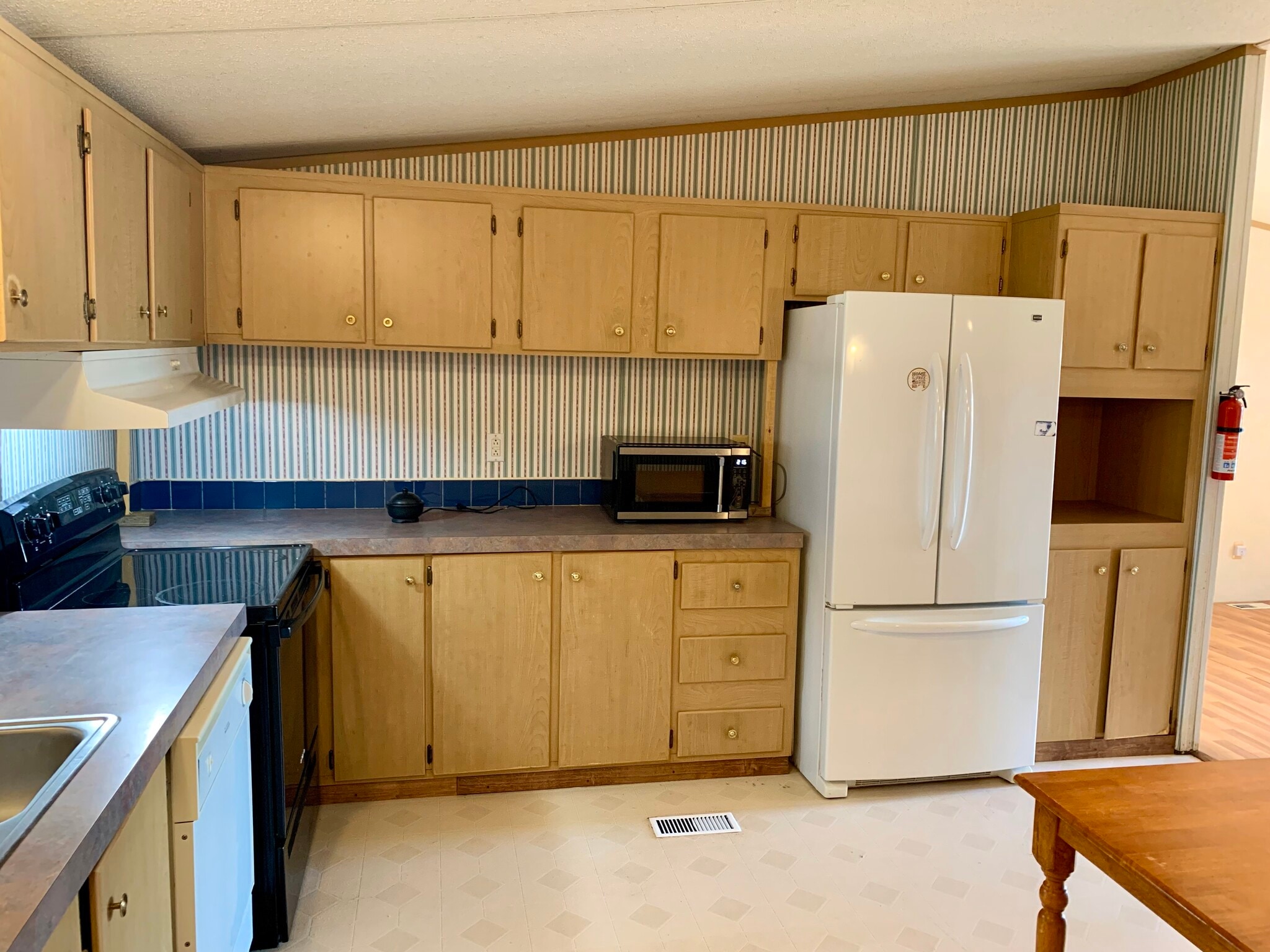 Kitchen and dining - 709 Blue Stem Dr