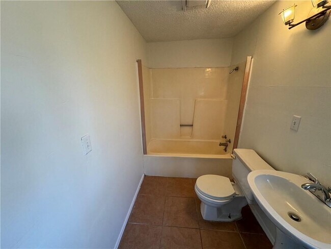 Building Photo - 7445 Bowers Ln
