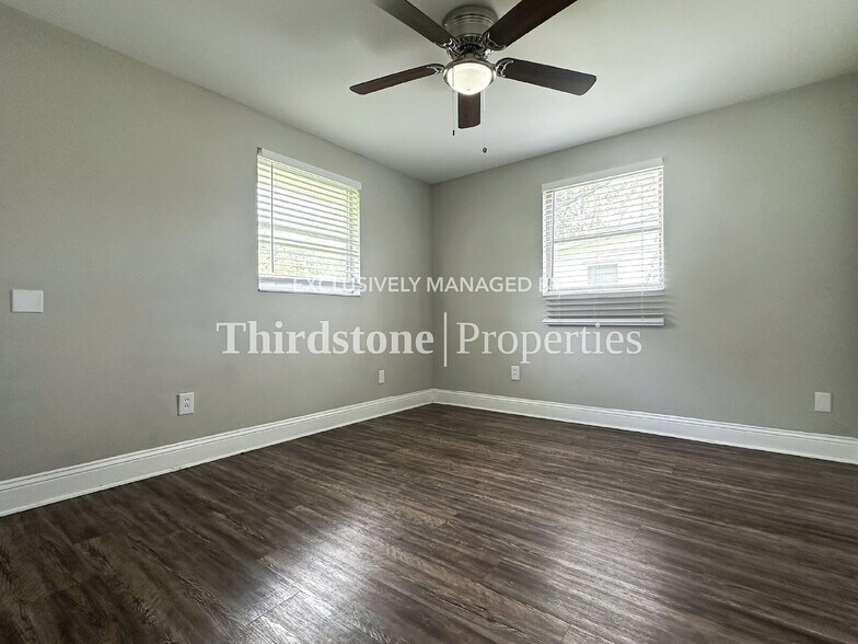 Building Photo - 455 W Clermont Dr