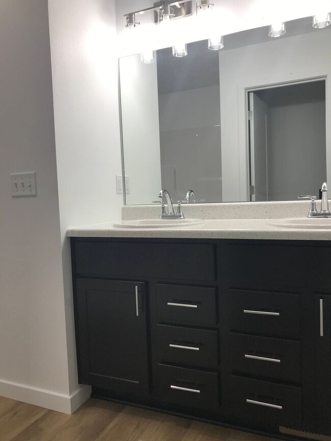 Building Photo - Executive Rental -  4 Bedroom 3 Baths