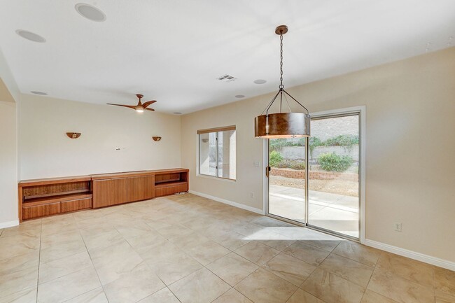 Building Photo - 2/2 BEAUTIFUL Single Story in Sun City Ant...