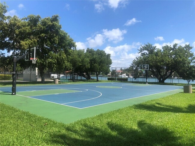 Building Photo - 265 Palm Ave