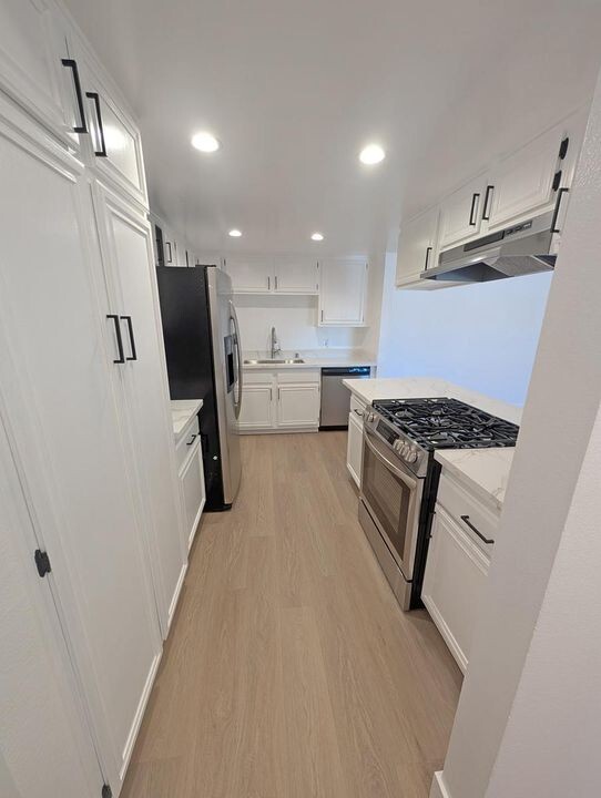 Building Photo - 4454 Coldwater Canyon Ave