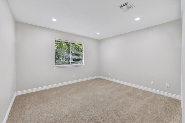 Building Photo - 5914 Shadow Creek Ct