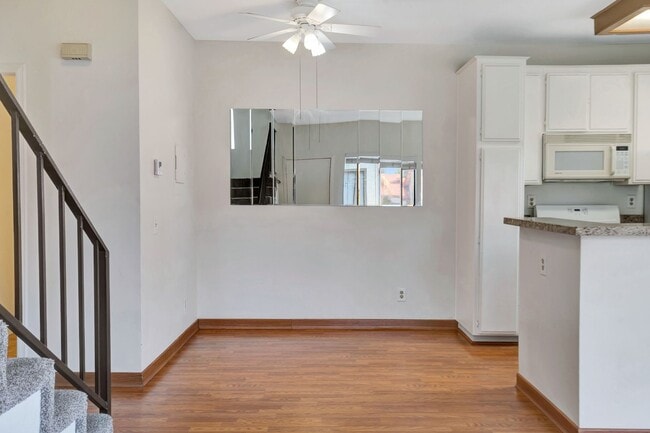 Building Photo - Thousand Oaks- Three Bedroom Condo