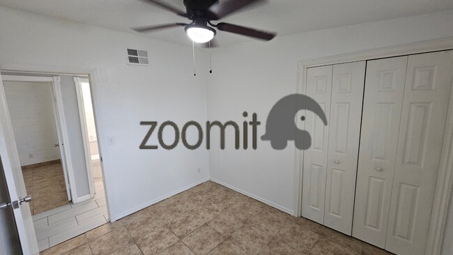 Building Photo - Wonderful home, convenient location