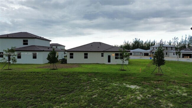 Building Photo - 2990 SE 23rd Ave