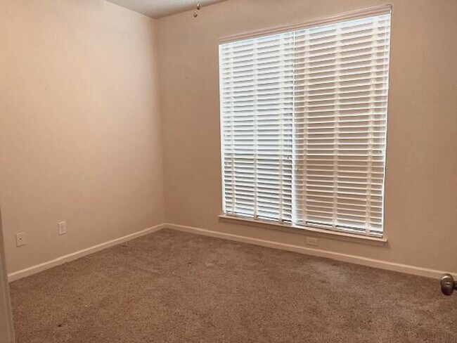 Building Photo - 14156 Shadow Bay Dr