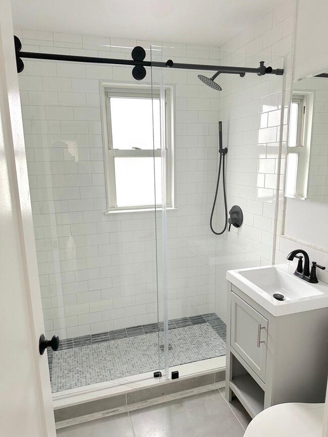 Building Photo - 101-13 Ascan Ave