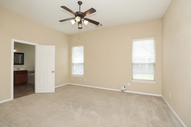 Building Photo - 11023 Heartland Grove Dr