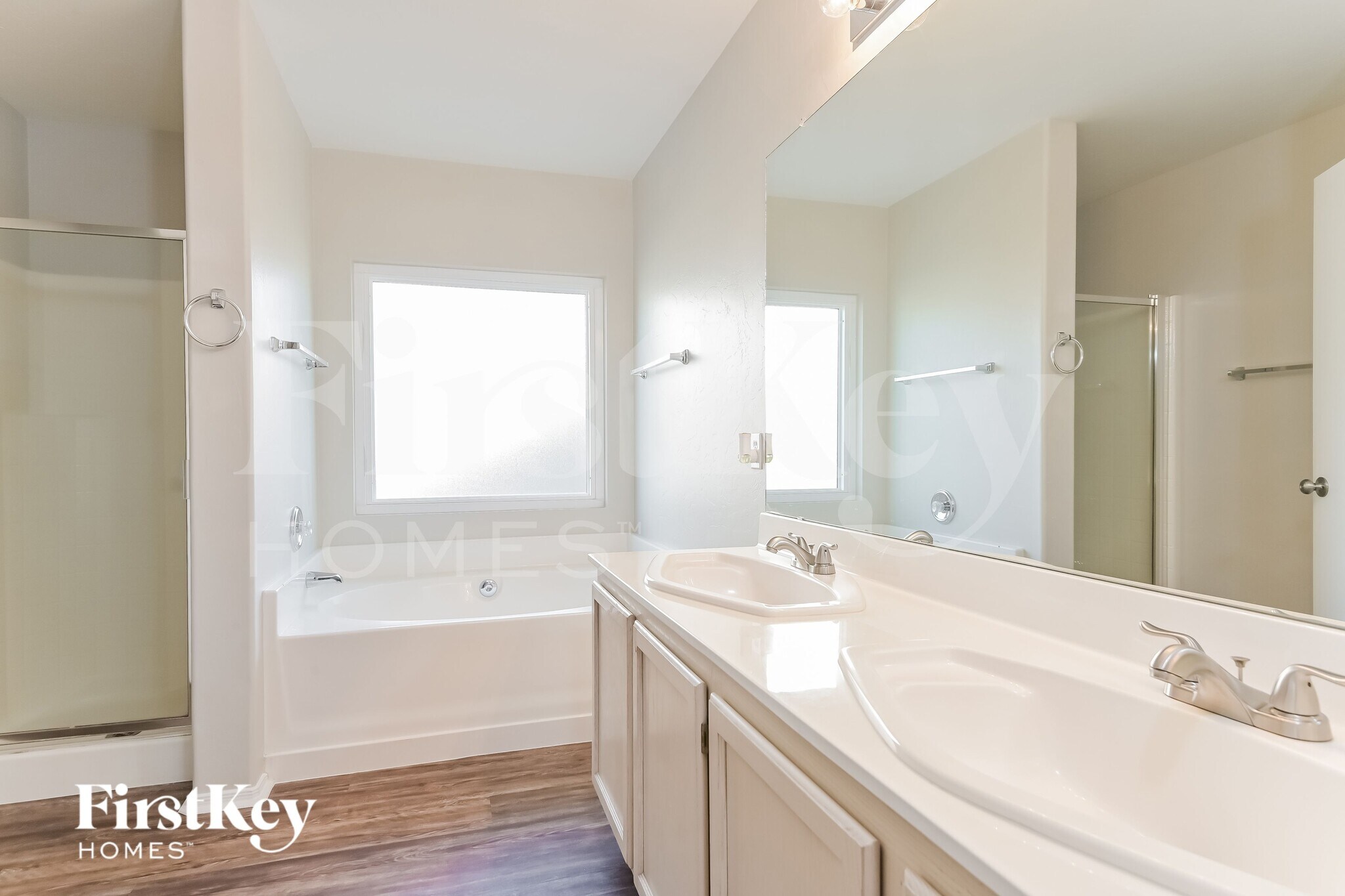 Building Photo - 2920 W Calle Lucinda