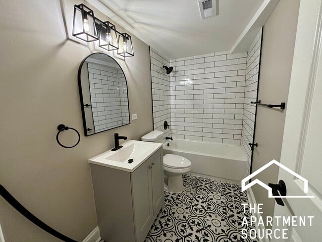 Building Photo - 3301 N Harding Ave