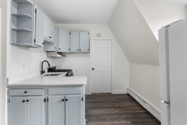 Building Photo - 676 Chestnut St