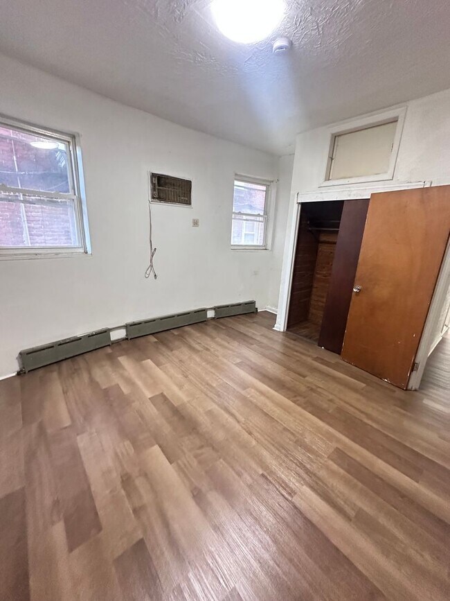 Building Photo - 5027 Walnut St