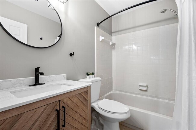 Building Photo - 1393 Poplar Pointe