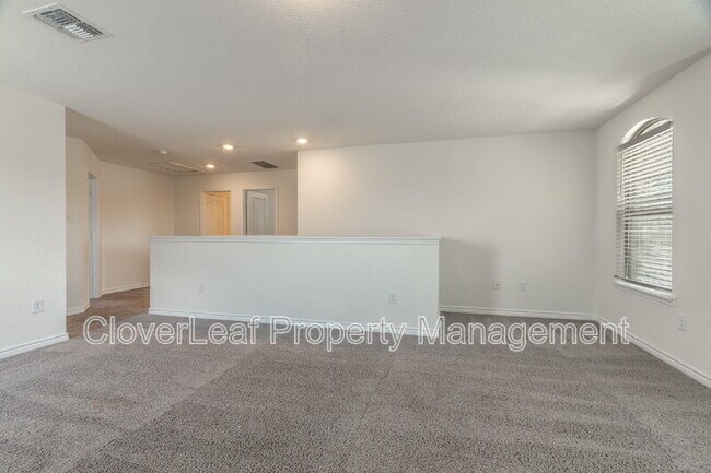 Building Photo - 308 Rustic Springs