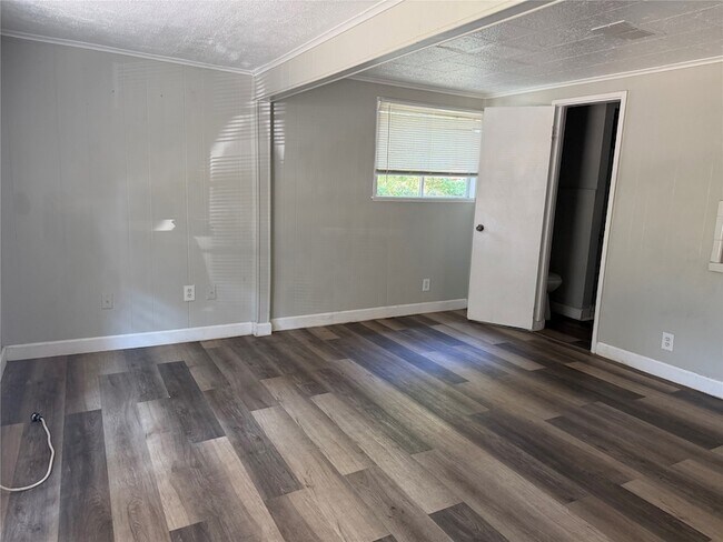 Building Photo - 16423 Stinson Ln