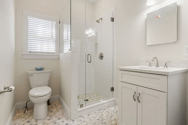 Building Photo - 498 Beechwood St