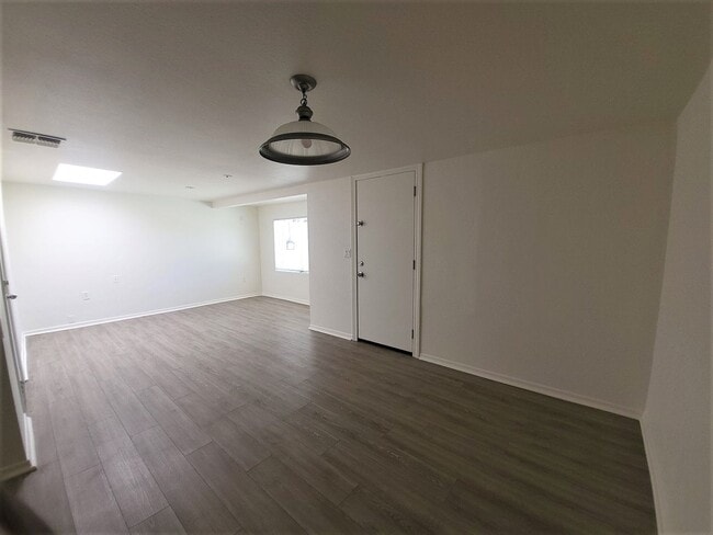 Building Photo - NORTH CENTRAL PHOENIX W/POOL!