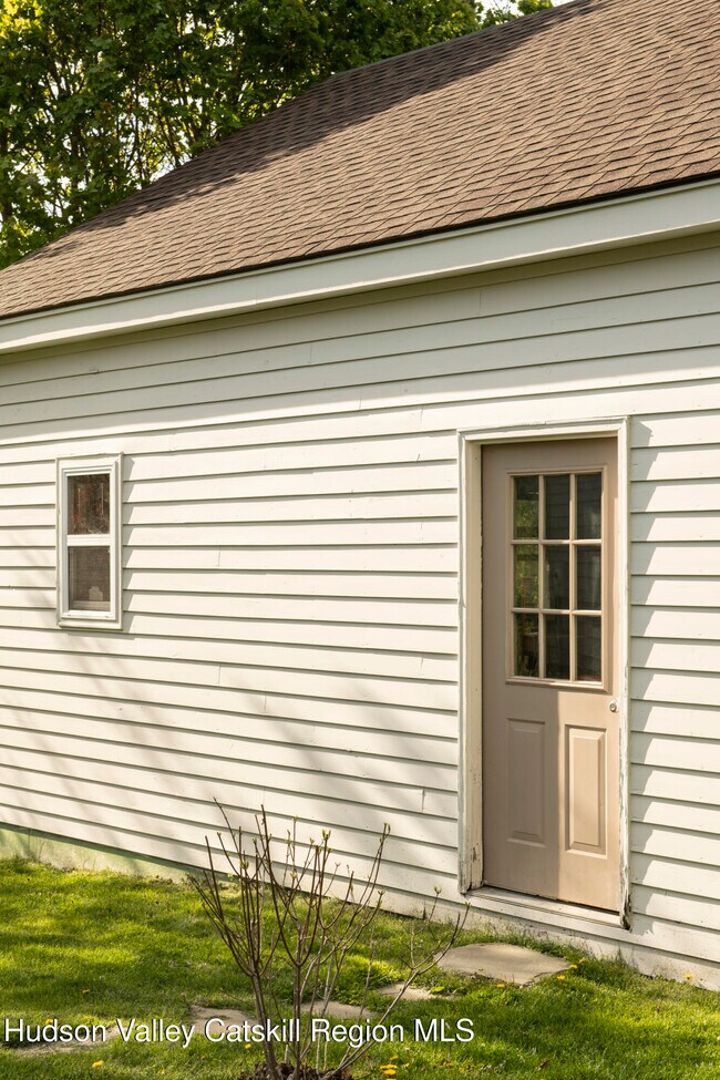 Building Photo - 61 Schoolhouse Rd