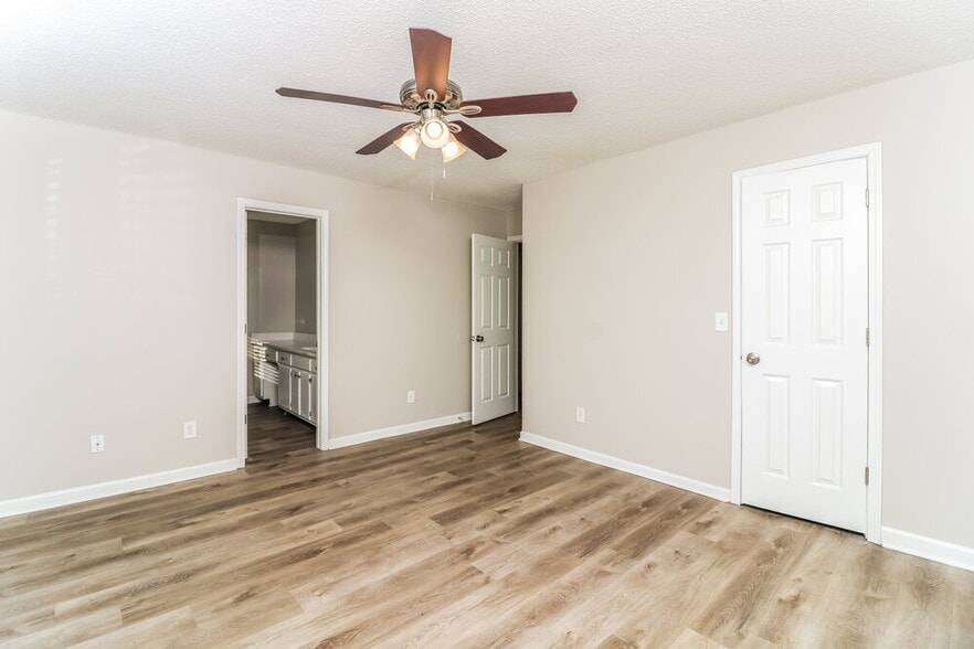 Building Photo - 205 Ashland Manor Dr