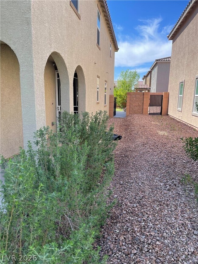 Building Photo - 9325 Keystone Ridge Ave