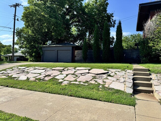 Building Photo - 2903 N Robinson Ave