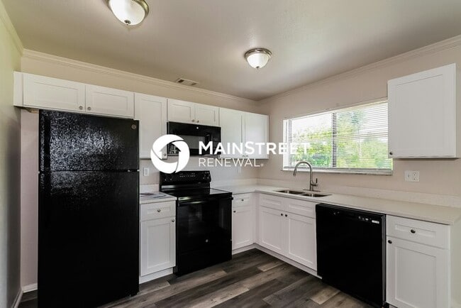 Building Photo - 3 Bedroom Pet-Friendly Home in NORTH PORT, FL with Main Street Renewal