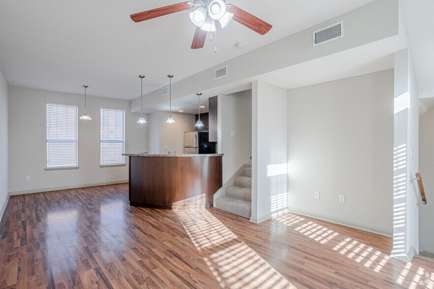 1BR, 1BA- 938SF - West End Lofts