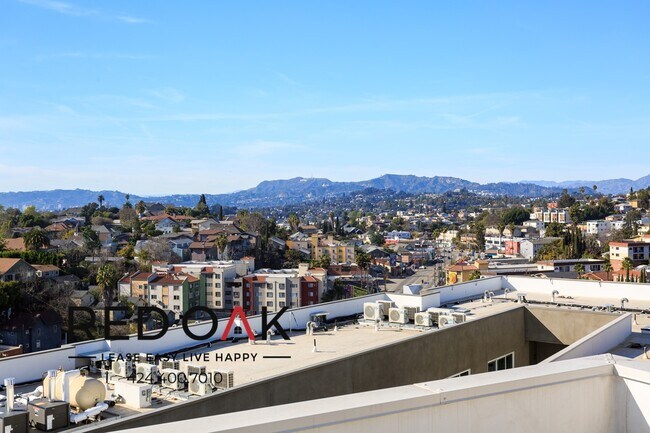 Building Photo - 1011-1013 Everett St-A-202