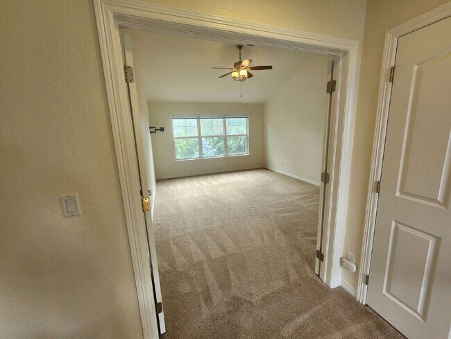 Building Photo - Beautiful 4 Bedroom Home In Beacon Point! Cherry Creek Schools!