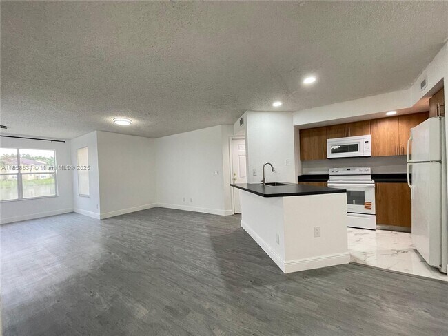 Building Photo - 12400 Vista Isles Dr