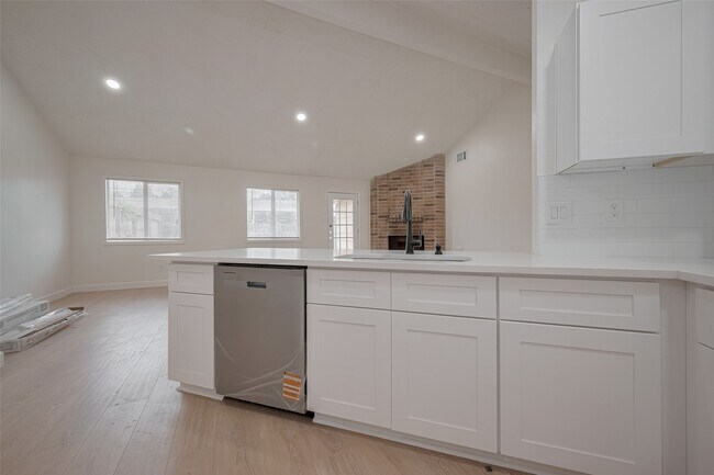Building Photo - 16250 Rancho Blanco Dr