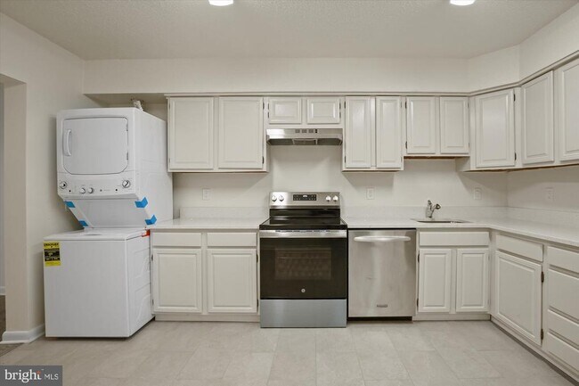 Primary Photo - 3709 S George Mason Dr