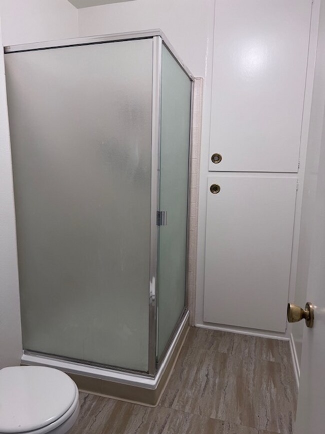 Building Photo - Hillside 3 Bed / 1 3/4 Bath Ranch Style Ho...