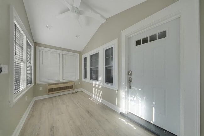 Building Photo - 52 Hovey St