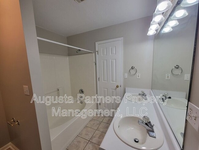 Building Photo - 117 Palmer Ct