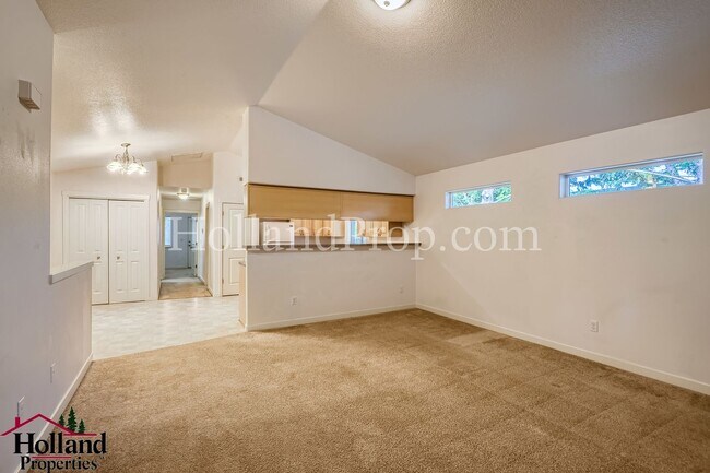 Building Photo - Spacious 2 Bedroom, 2 Bathroom Apartment with Dual Decks in Northeast Portland! NEW PRICE $1,750 !!