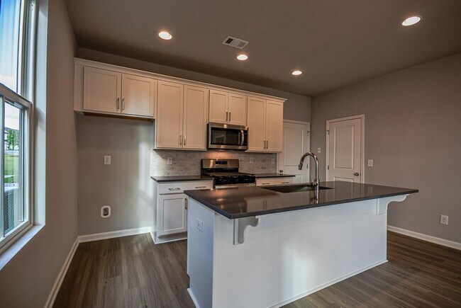 Building Photo - 104 Black Gum