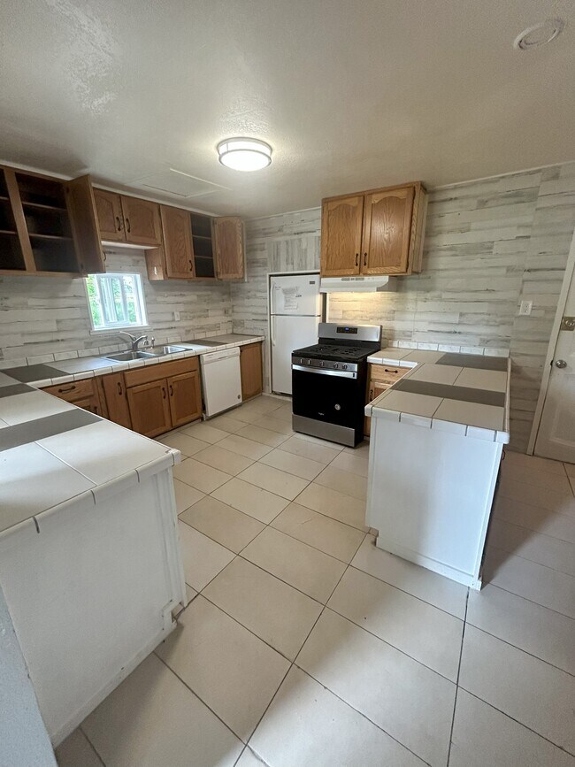 Building Photo - 6441 Old Guide Rd