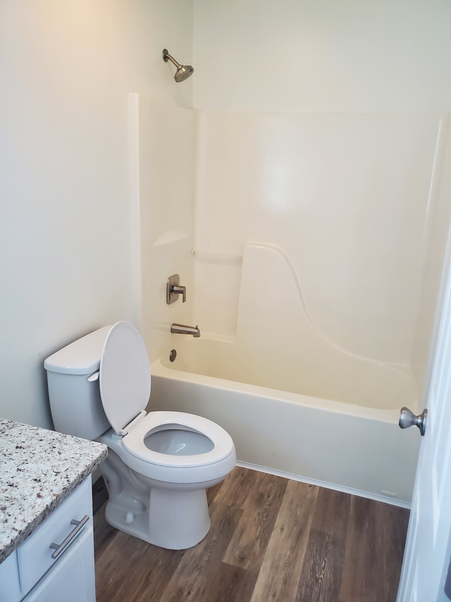 Hall Bath - 59 Sopwith Way