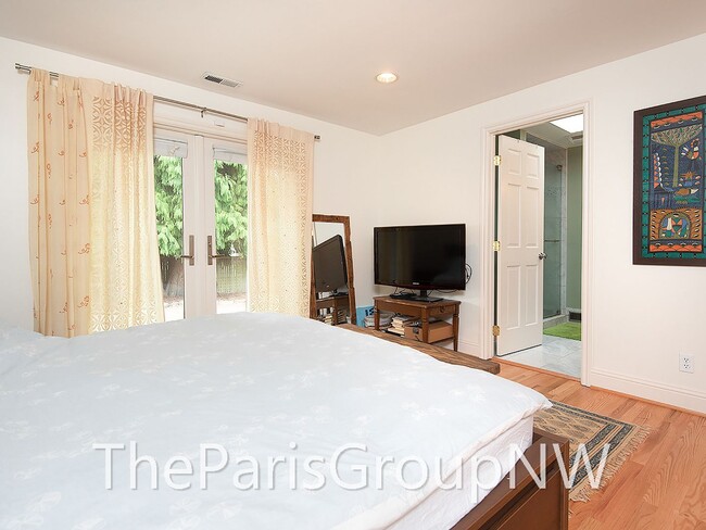 Building Photo - Renovated Magnolia Home – Open Floor Plan ...