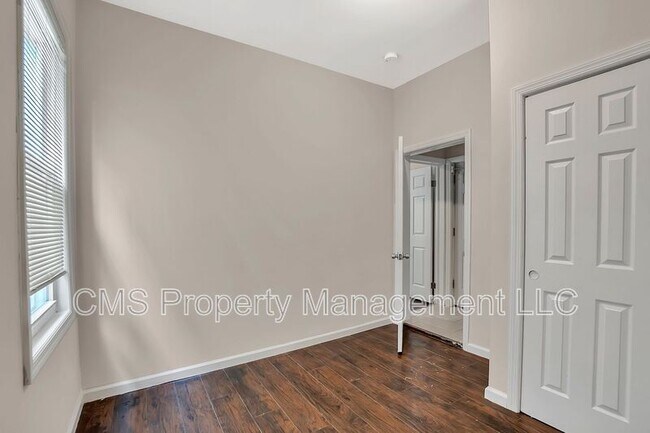 Building Photo - 142-144 Seymour Ave